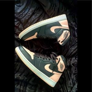 Air Jordan 1 (crimson)